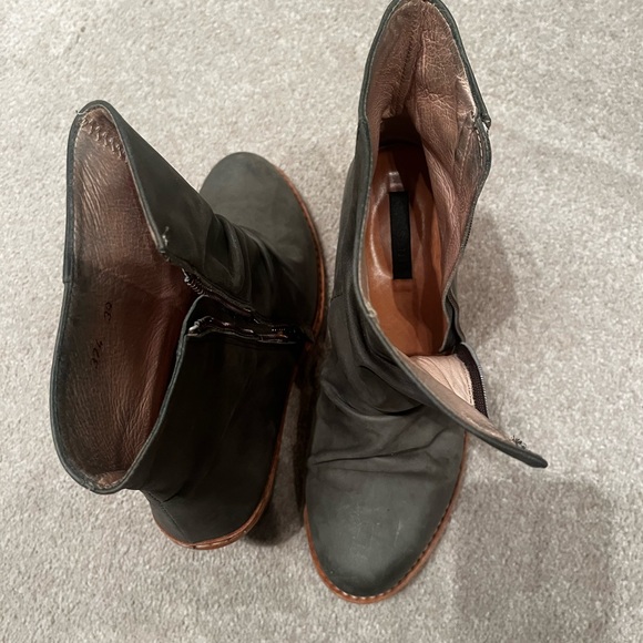 Boots - Picture 3 of 3